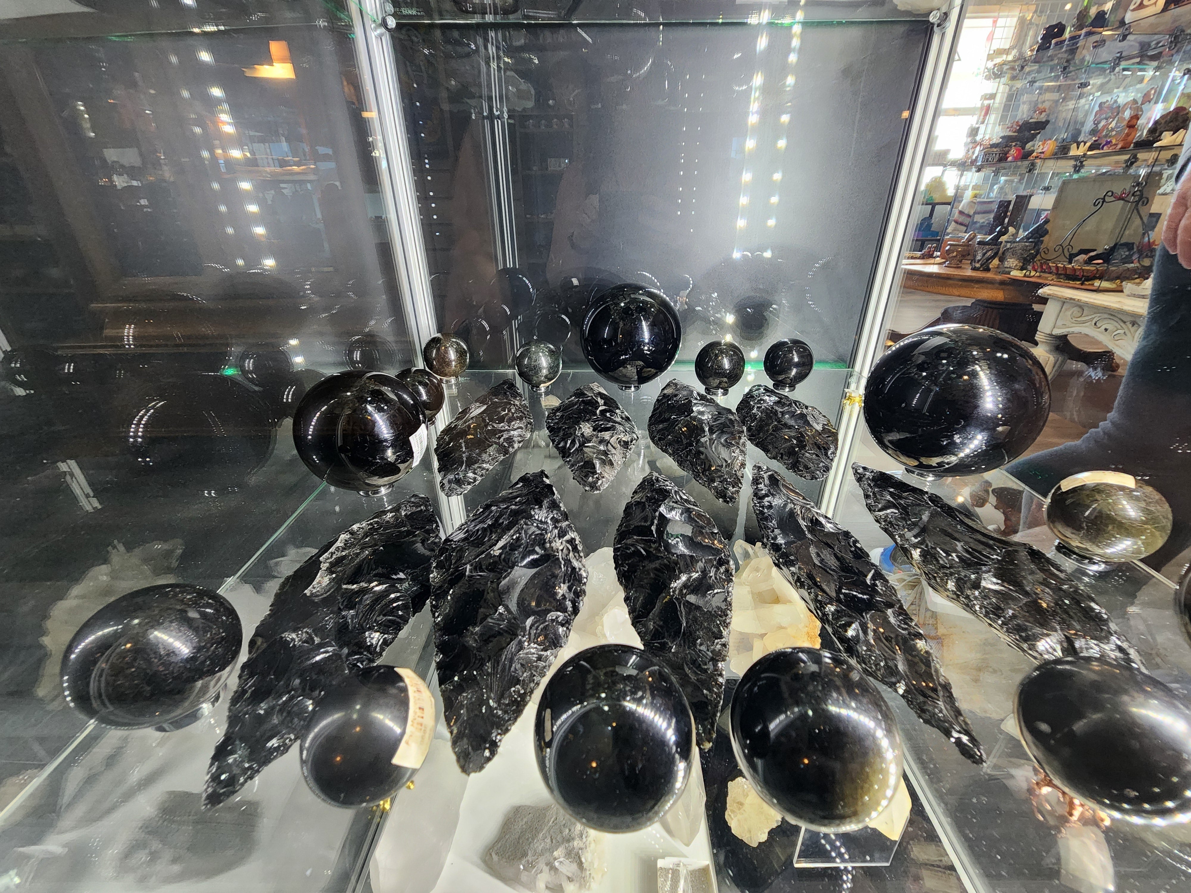 Black Tourmaline vs. Black Obsidian: Mystical Allies of Protection and Transformation