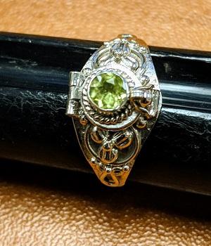 Ring, Poison Peridot Facet SS
